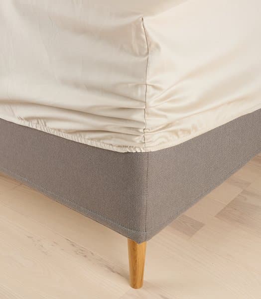 Drap-housse Satin TINE 90x200x35 beige chez JYSK