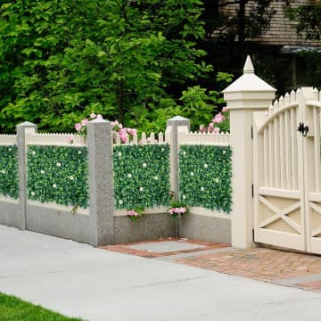 Costway Canada Lot de 12 panneaux de haie artificielle avec marguerites (50 x 50 cm) chez Costway Canada