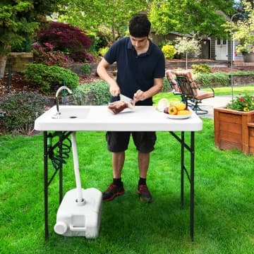 Costway Canada Table de camping pliante avec évier, robinet et pulvérisateur chez Costway Canada
