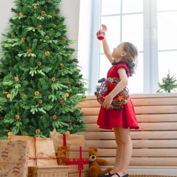Costway Canada 7/7.5/8 Feet Artificial Christmas Tree with LED Lights and Pine Cones chez Costway Canada