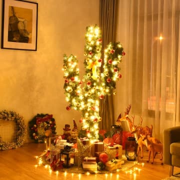 Costway Canada Sapin de Noël artificiel en PVC style cactus 5/6/7 pieds avec lumières chez Costway Canada