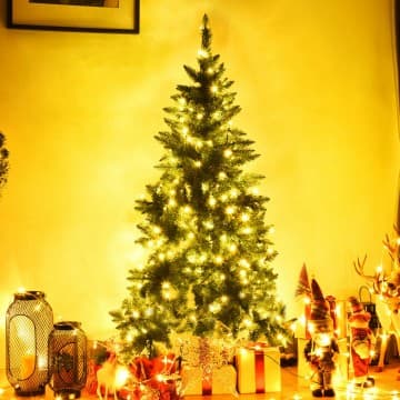 Costway Canada Pre-Lit Artificial Half National Christmas Tree with 8 Flash Modes chez Costway Canada