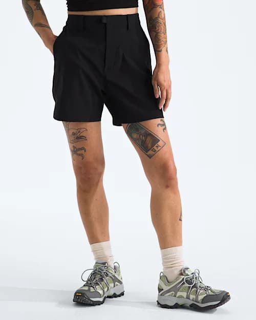 The North Face Khaki StoneTNF BlackGranite GreyCedarWomen’s Basin 5'' Shorts chez The North Face Canada