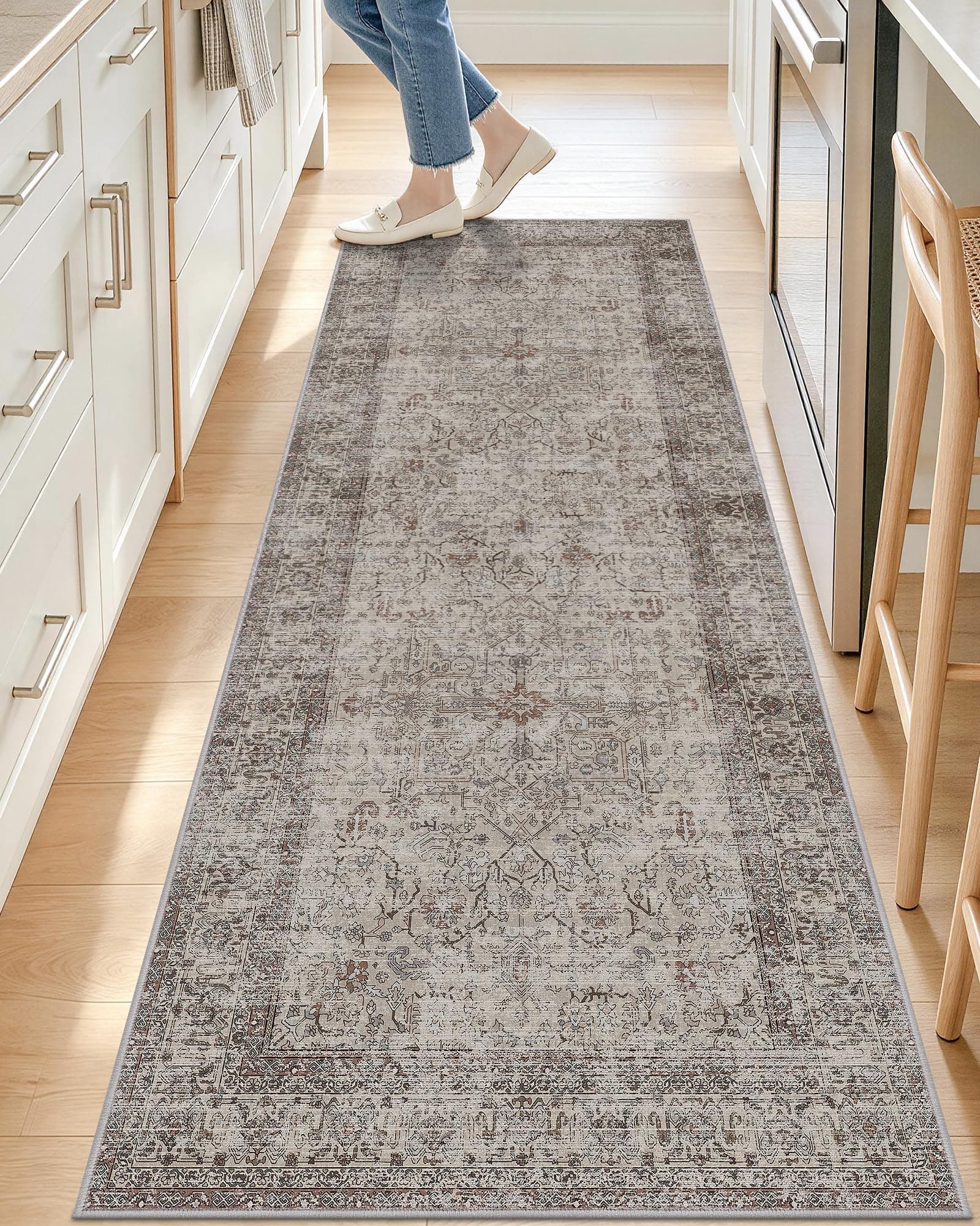 OLANLY 2x6 Washable Runner Rug, Soft Non Slip Carpet for Hallway Kitchen | Taupe Distressed Vintage Medallion Farmhouse Rug, Spill &... chez Amazon US