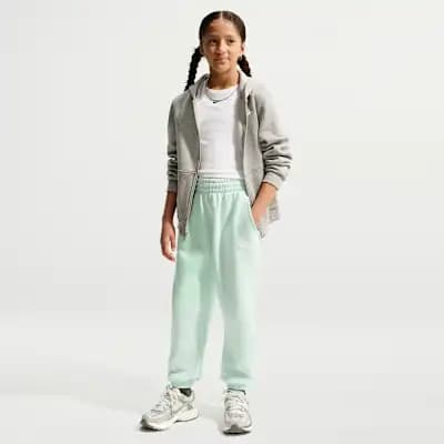 Nike Sportswear Club Fleece (Older Kids' Loose Trousers) chez Nike