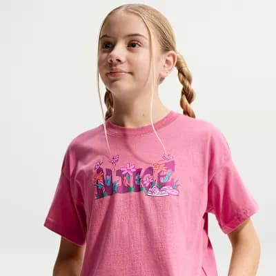 Nike Sportswear (Older Kids' (Girls') T-Shirt) chez Nike