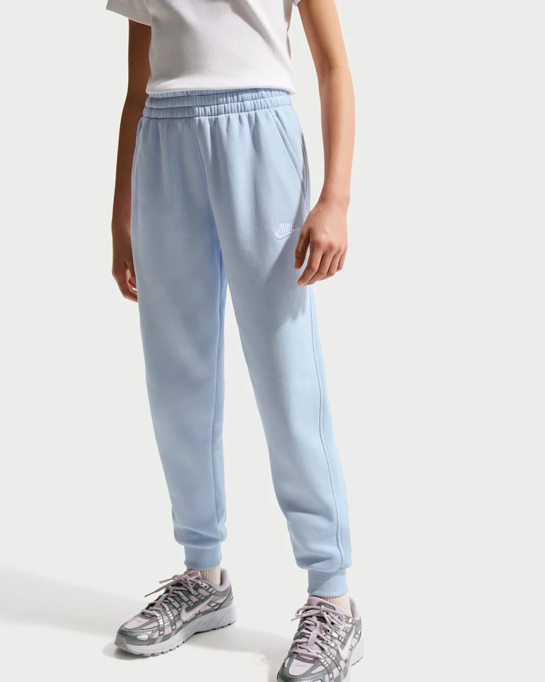 Nike Sportswear Club Fleece (Older Kids' Joggers) chez Nike